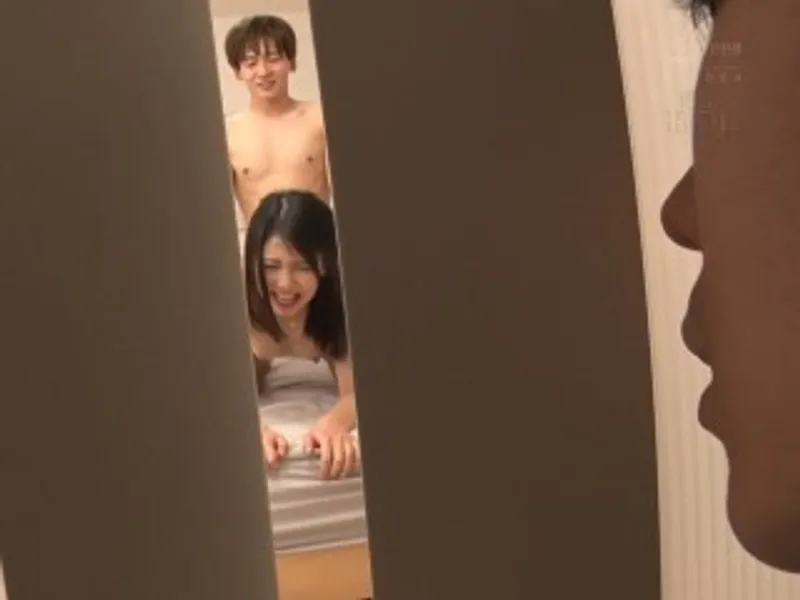 Thanh niên đang vụng trộm với chị nhà đối diện thì anh gã chồng về...