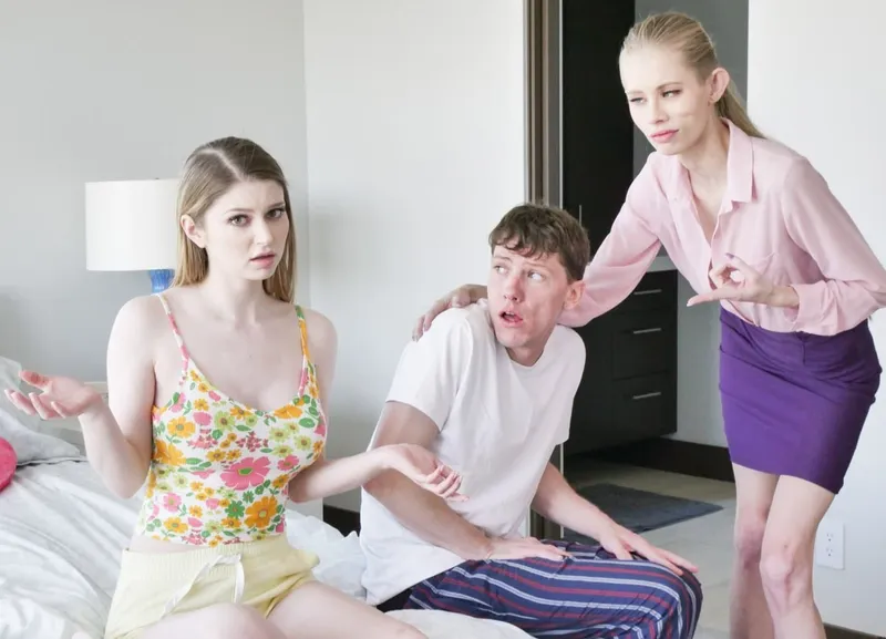 Mẹ kế bắt con gái riêng của ông xã xoạc với cậu con trai