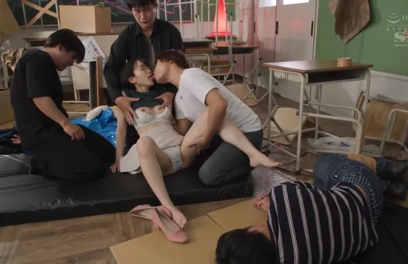 Giúp đỡ cậu any bị bắt nạt, nữ học sinh dính vào đám côn đồ biến thái