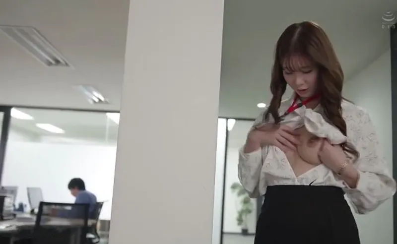 Bí ẩn của cô nhân viên mặt ngoài nghiêm nghị nhưng thực chất là “nữ quái dâm đãng”