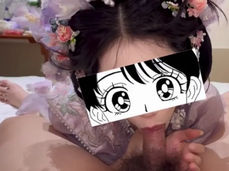 Gái xinh trong bộ đồ bé xinh mút thằng nhỏ cực đã